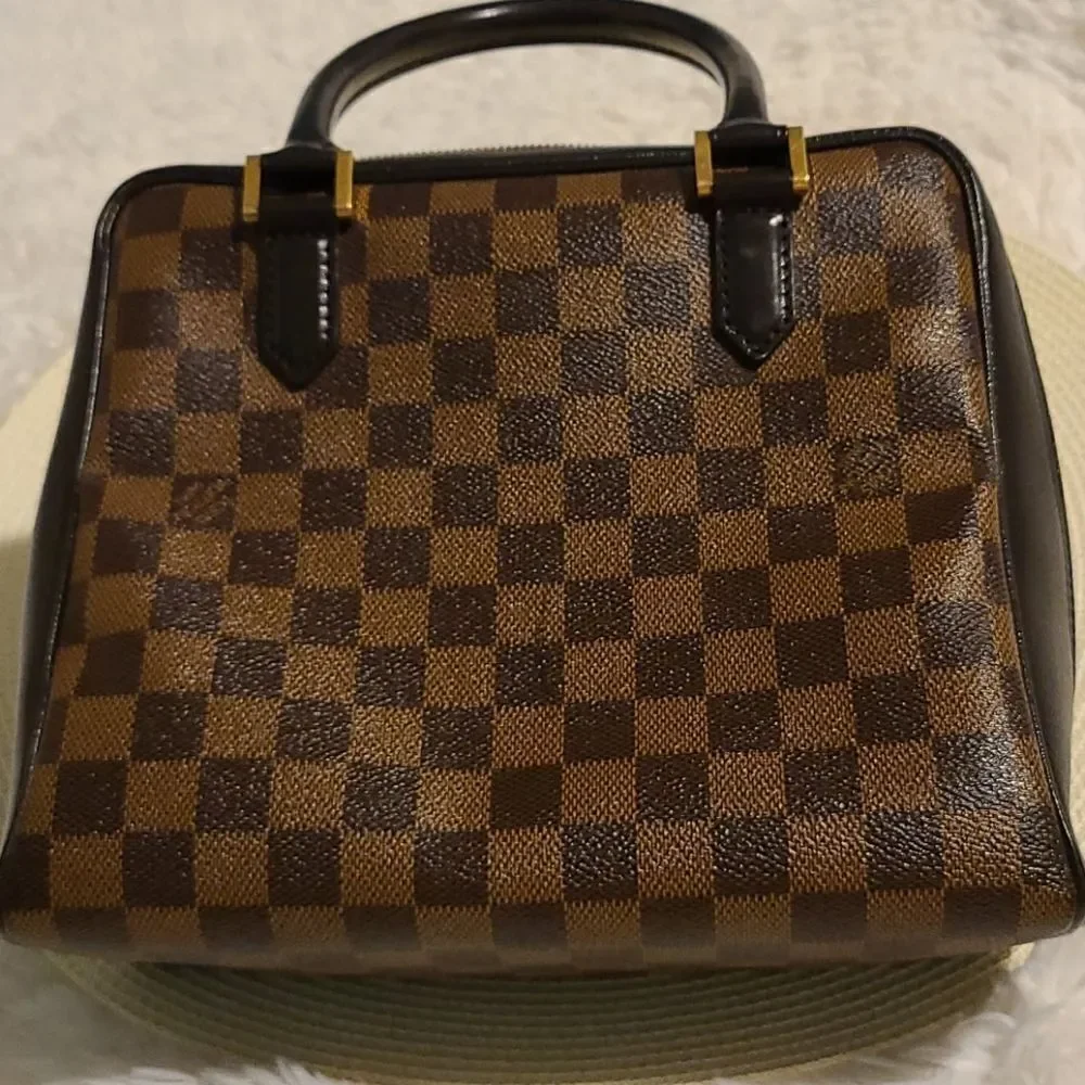 💯 Authentic Damier Louis Vuitton Brera 🍀
